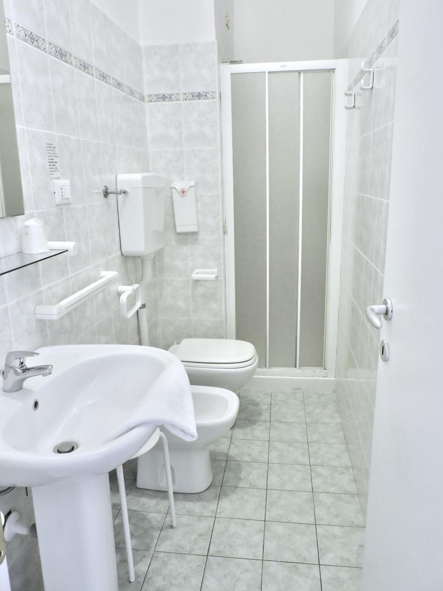 Hotel Villa Chiara Finale Ligure Luaran gambar