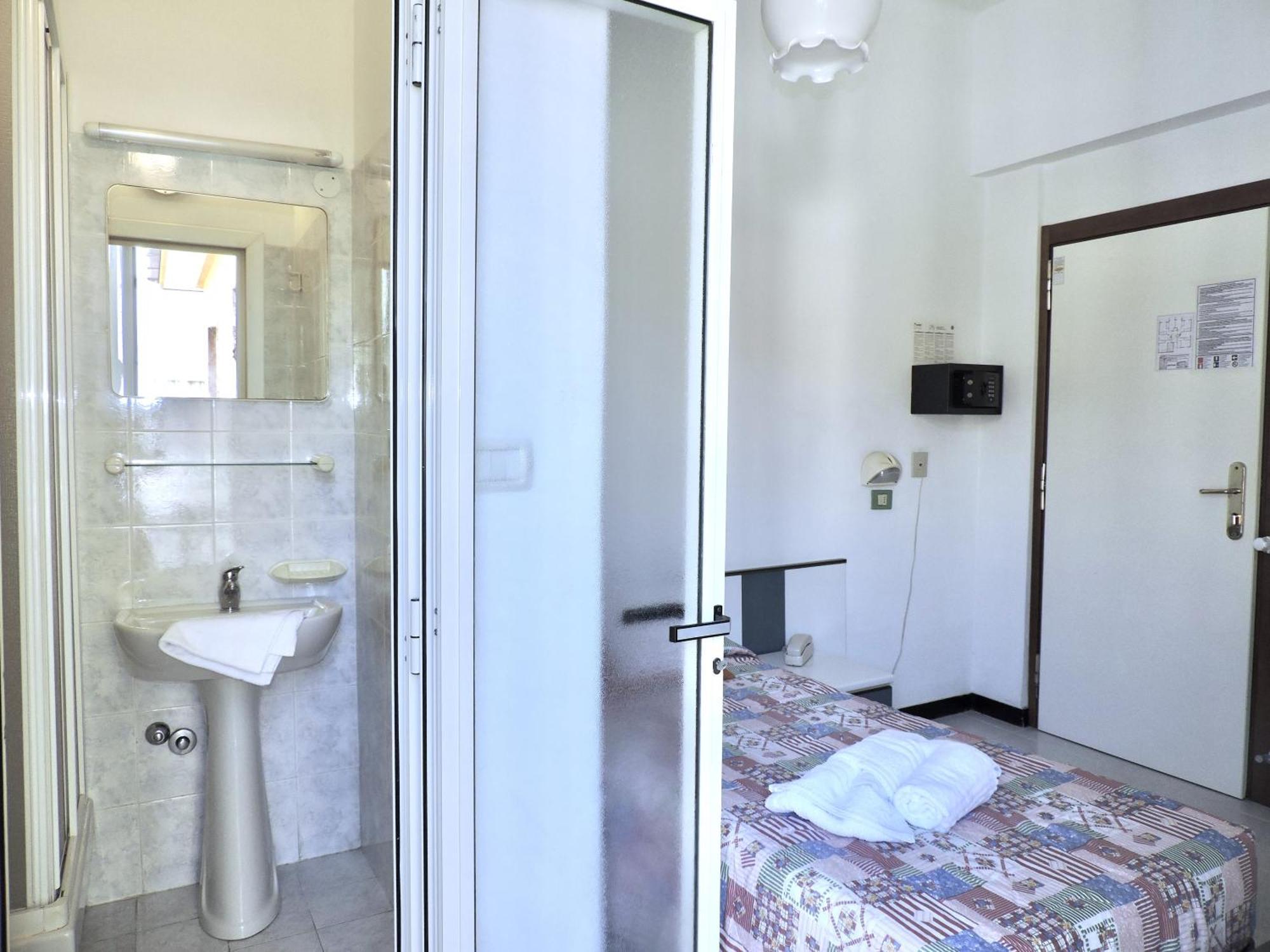 Hotel Villa Chiara Finale Ligure Luaran gambar